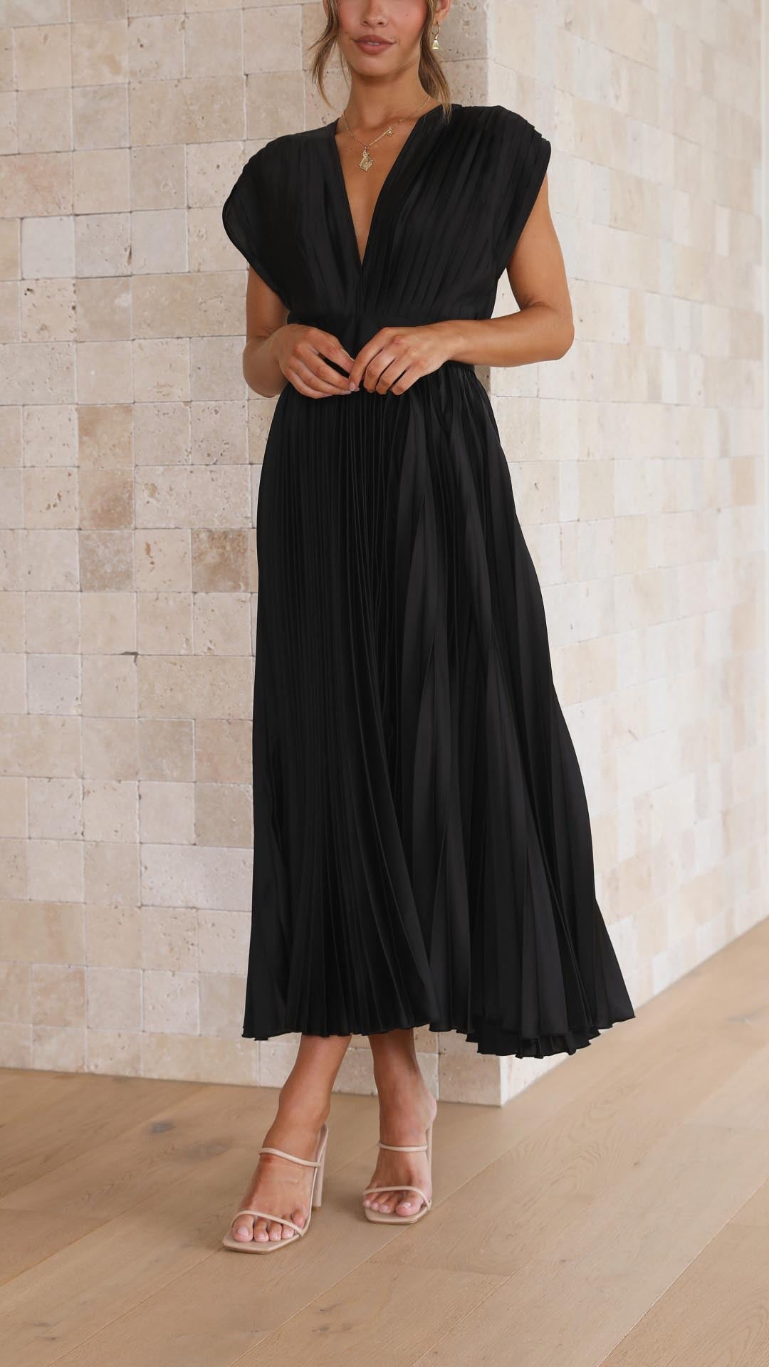Clara | Graceful Pleated Midi Dress