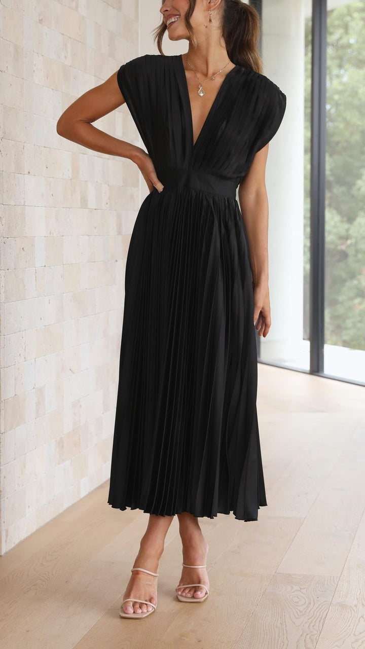 Clara | Graceful Pleated Midi Dress