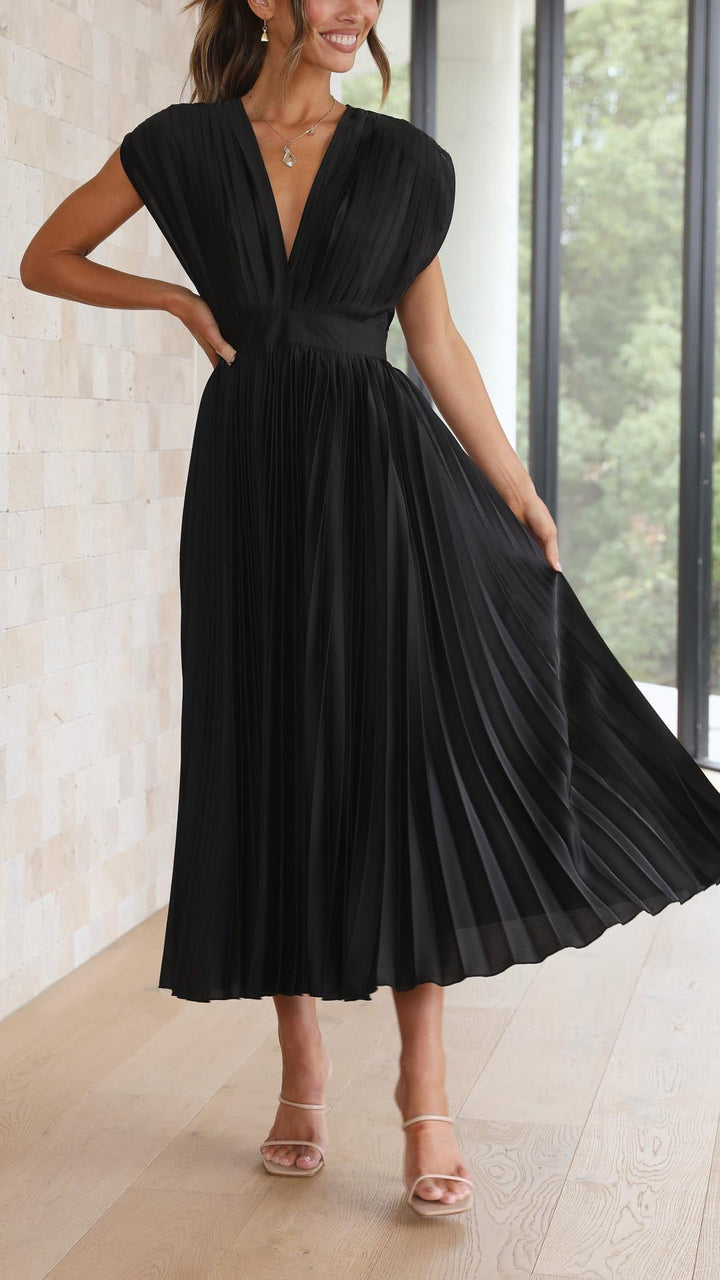 Clara | Graceful Pleated Midi Dress