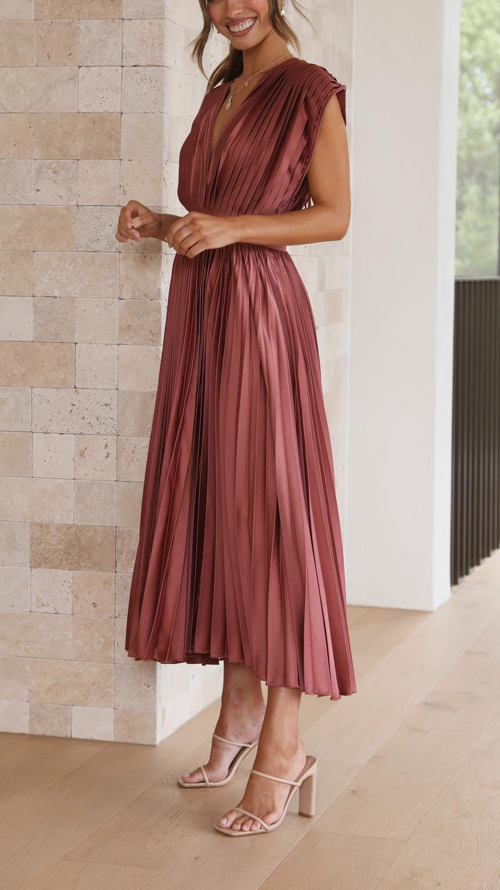 Clara | Graceful Pleated Midi Dress