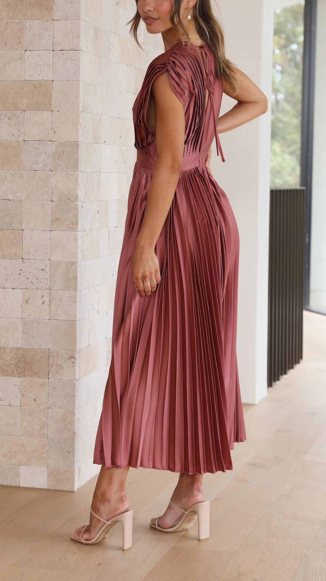 Clara | Graceful Pleated Midi Dress